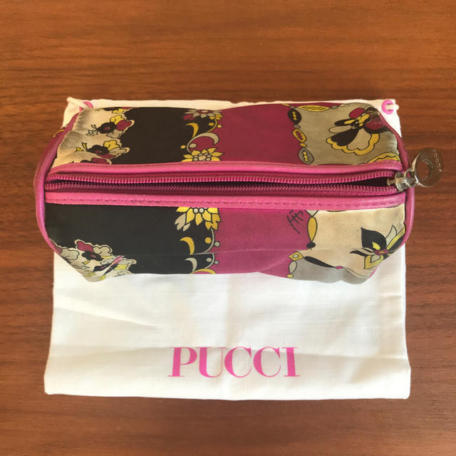 EMILIO PUCCI(エミリオプッチ)の【正規品】EMILIO PUCCI エミリオプッチ ポーチ 小物入れ レディースのファッション小物(ポーチ)の商品写真