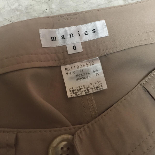 manics(マニックス)のmanics ベージュ半端丈パンツ レディースのパンツ(クロップドパンツ)の商品写真