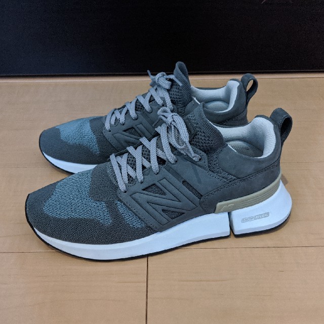 New Balance(ニューバランス)のニューバランス R_C1 25cm New Balance 8/2まで限定出品 メンズの靴/シューズ(スニーカー)の商品写真