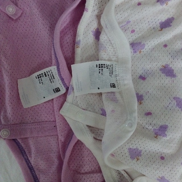 UNIQLO(ユニクロ)のメッシュロンパース肌着２枚セット♪ぶどう柄+ピンク無地♪60ｃｍ美品 キッズ/ベビー/マタニティのベビー服(~85cm)(肌着/下着)の商品写真
