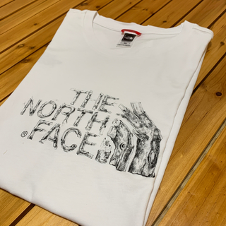 ザノースフェイス(THE NORTH FACE)の海外限定品 THE NORTH FACE Tシャツ Mサイズ（日本Ｌサイズ相当）(Tシャツ/カットソー(半袖/袖なし))