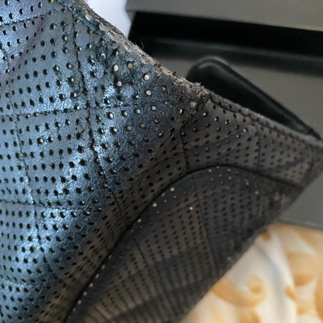 CHANEL シャネル マトラッセ パンチング レザー 三つ折り 長財布 黒
