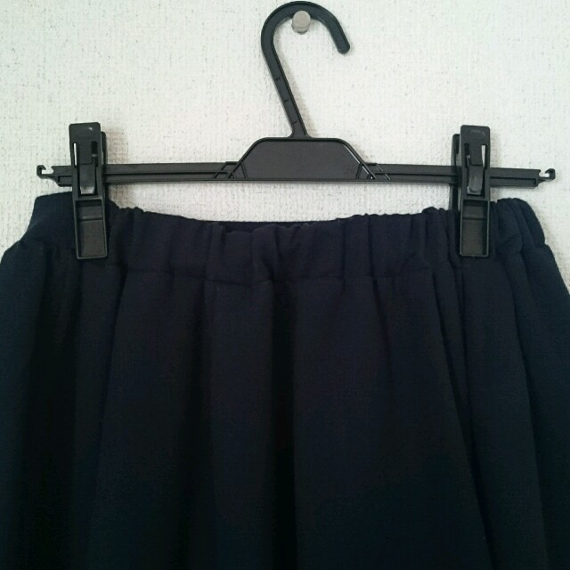 Techichi(テチチ)の紺色ギャザーフレアースカート レディースのスカート(ひざ丈スカート)の商品写真