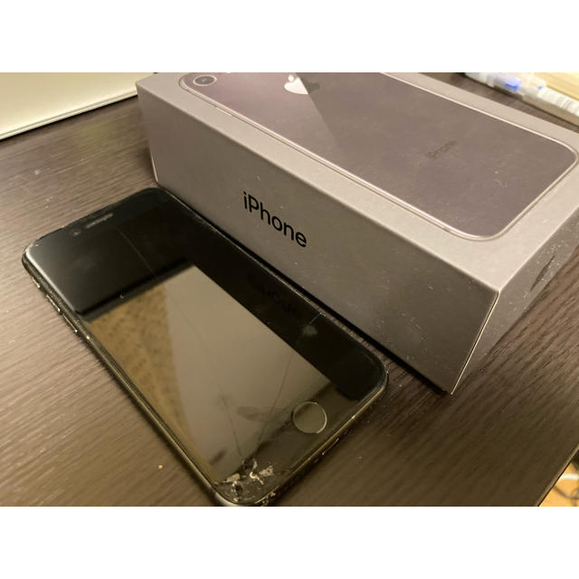 スマートフォン本体【箱付き】iPhone8 SIMフリー 256GB (おまけ付き)