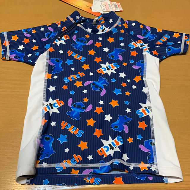 STITCH(スティッチ)のスティッチ　ラッシュガード　110  新品未使用 キッズ/ベビー/マタニティのキッズ服男の子用(90cm~)(水着)の商品写真