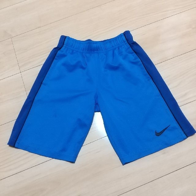 NIKE(ナイキ)の NIKE  ショートパンツ  XS キッズ/ベビー/マタニティのキッズ服男の子用(90cm~)(パンツ/スパッツ)の商品写真