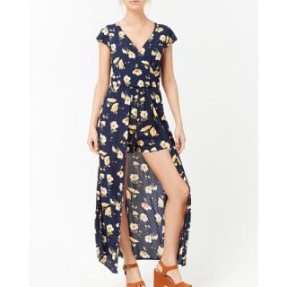 フォーエバートゥエンティーワン(FOREVER 21)のforever 21  花柄　オールインワン　(セット/コーデ)