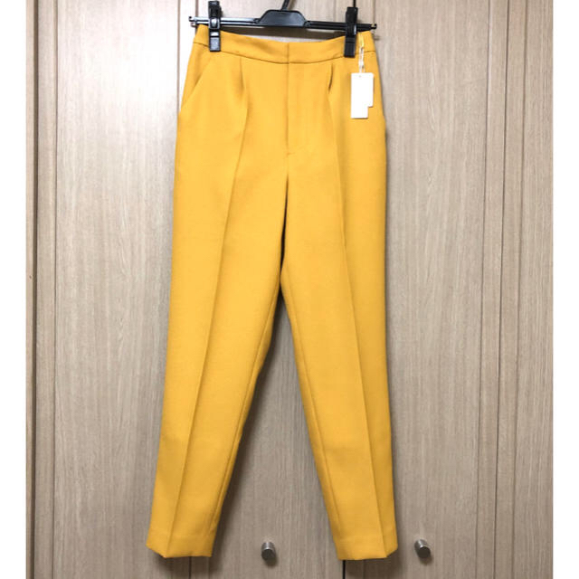 青山(アオヤマ)の今季新品⭐️青山 ANCHOR WOMAN ワンタック テーパードパンツ レディースのパンツ(クロップドパンツ)の商品写真