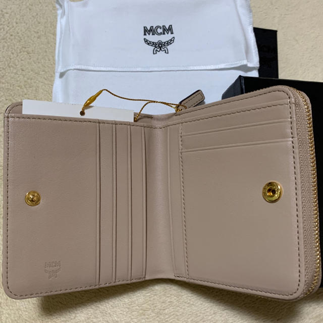 MCM(エムシーエム)のアップルパイ様専用☆MCM モノグラムジップウォレット ベージュ レディースのファッション小物(財布)の商品写真