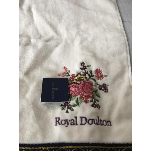 Royal Doulton(ロイヤルドルトン)のRoyal Doulton ポーチ花柄　タオルセット レディースのファッション小物(ハンカチ)の商品写真