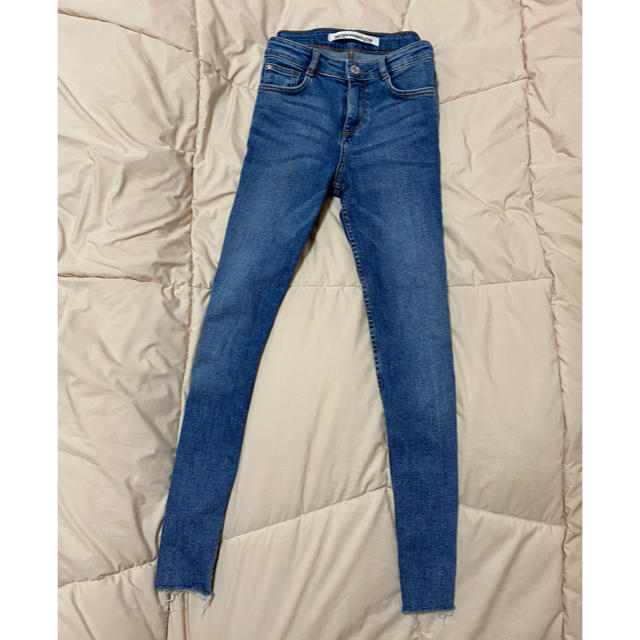 ZARA(ザラ)のZARA カットオフスキニー  レディースのパンツ(スキニーパンツ)の商品写真