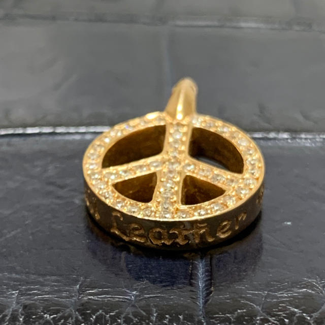 BWL/ビルウォールレザー 18K PEACE/ピース チャーム ダイヤパヴェ