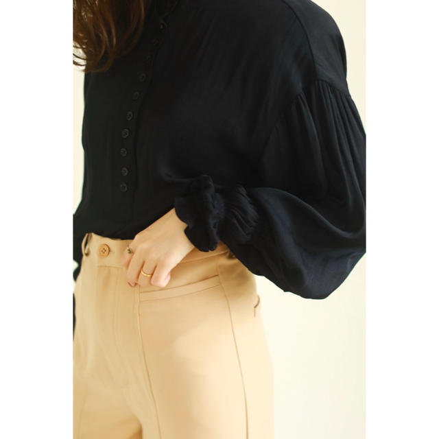 TODAYFUL(トゥデイフル)のaiko様front button shirring cuffs blouse  レディースのトップス(シャツ/ブラウス(長袖/七分))の商品写真