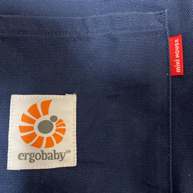 Ergobaby(エルゴベビー)のエルゴベビー•ベビーキャリア（3ポジション）×mikihouse キッズ/ベビー/マタニティの外出/移動用品(抱っこひも/おんぶひも)の商品写真