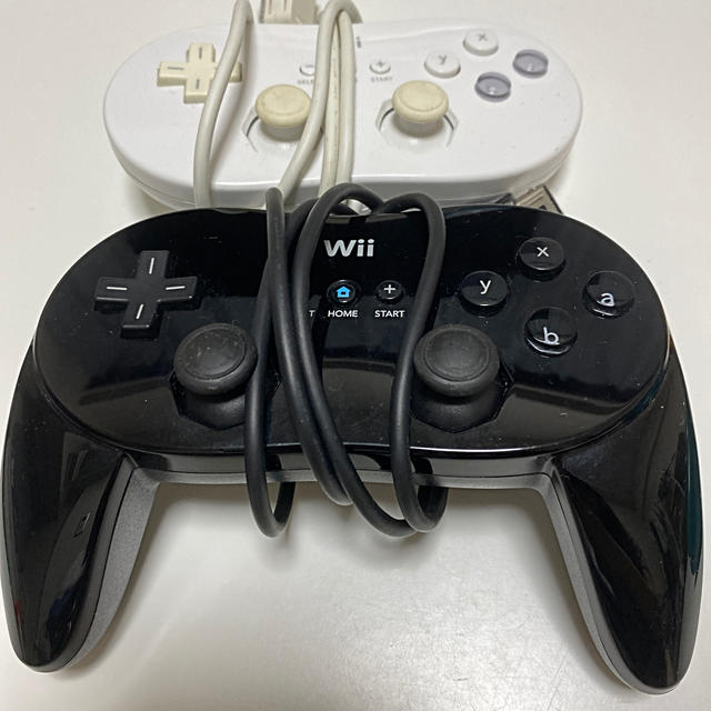 任天堂(ニンテンドウ)の【すぐに遊べるWii SET】ゲームキューブコントローラー付き！ エンタメ/ホビーのゲームソフト/ゲーム機本体(家庭用ゲーム機本体)の商品写真