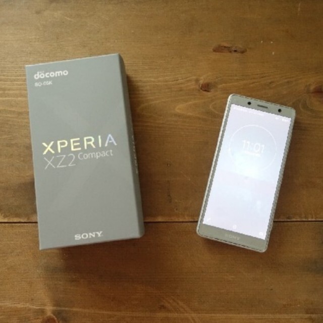 送料0円】 Xperia XZ2 Compact Black docomo