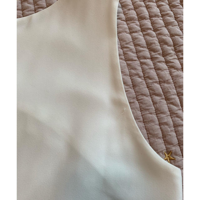 FRAY I.D(フレイアイディー)の8値下げ　FRAY I.D　フレイ アイディー　ノースリーブ トップス　ホワイト レディースのトップス(シャツ/ブラウス(半袖/袖なし))の商品写真