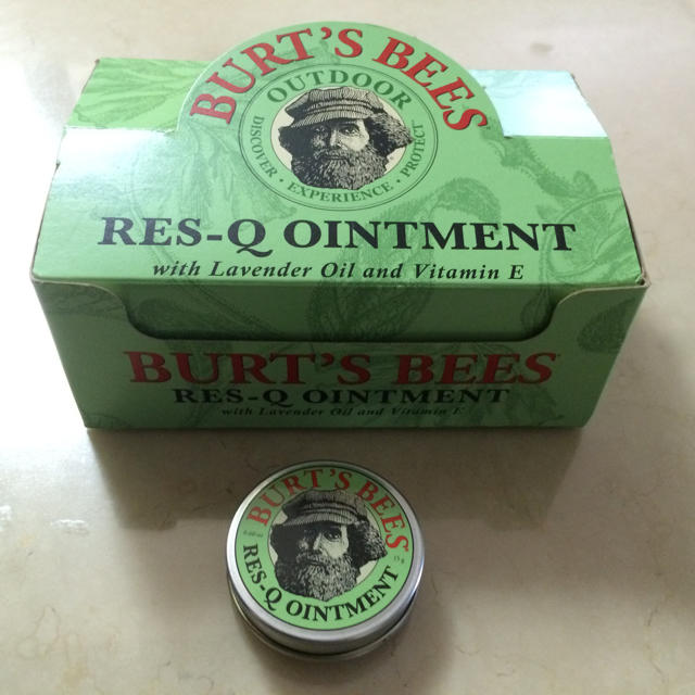 BURT'S BEES(バーツビーズ)の送料込 新品 バーツビーズ  RQクリーム レスキューオイントメント 15g コスメ/美容のスキンケア/基礎化粧品(その他)の商品写真