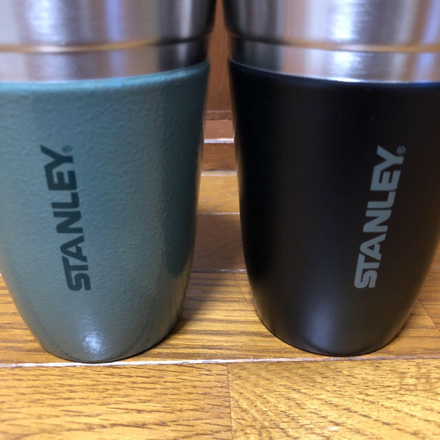 Stanley(スタンレー)の★新品★スタンレー スタッキング タンブラー 4個セット 黒 緑 STANLEY スポーツ/アウトドアのアウトドア(食器)の商品写真