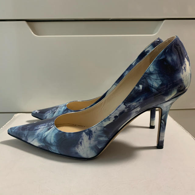 JIMMY CHOO(ジミーチュウ)のジミーチュウ　ブルーデザイン　パテント　パンプス レディースの靴/シューズ(ハイヒール/パンプス)の商品写真