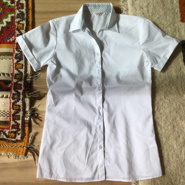 ORIHICA(オリヒカ)の半袖　白シャツ　オリヒカ　ORIHICA レディースのトップス(シャツ/ブラウス(半袖/袖なし))の商品写真