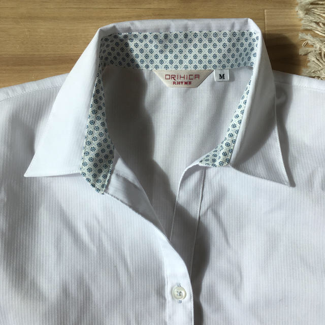 ORIHICA(オリヒカ)の半袖　白シャツ　オリヒカ　ORIHICA レディースのトップス(シャツ/ブラウス(半袖/袖なし))の商品写真