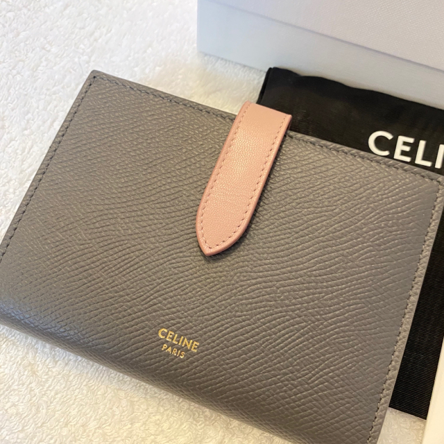 celine(セリーヌ)の【ピサミント 様専用】CELINE セリーヌ ミディアム ストラップ ウォレット レディースのファッション小物(財布)の商品写真