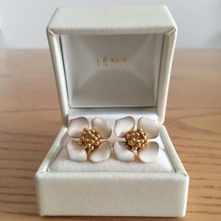 イエナ(IENA)のIENAで購入  お花のピアス(ピアス)