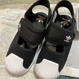 アディダス(adidas)の新品★アディダス　サンダル　ブラック　16★(サンダル)