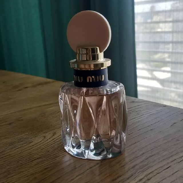 miumiu(ミュウミュウ)のmiumiu♡香水ローロゼ50ml コスメ/美容の香水(香水(女性用))の商品写真