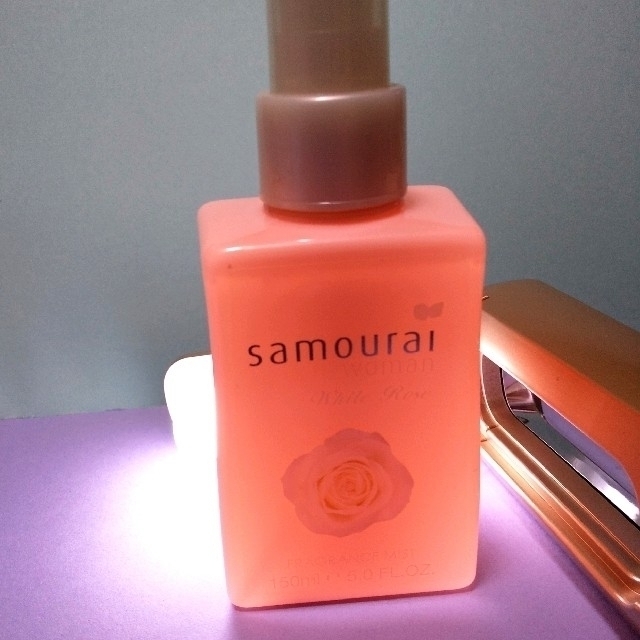 SAMOURAI(サムライ)のサムライウーマン/ホワイトローズ フレグランスミスト 150ml コスメ/美容のヘアケア/スタイリング(ヘアウォーター/ヘアミスト)の商品写真