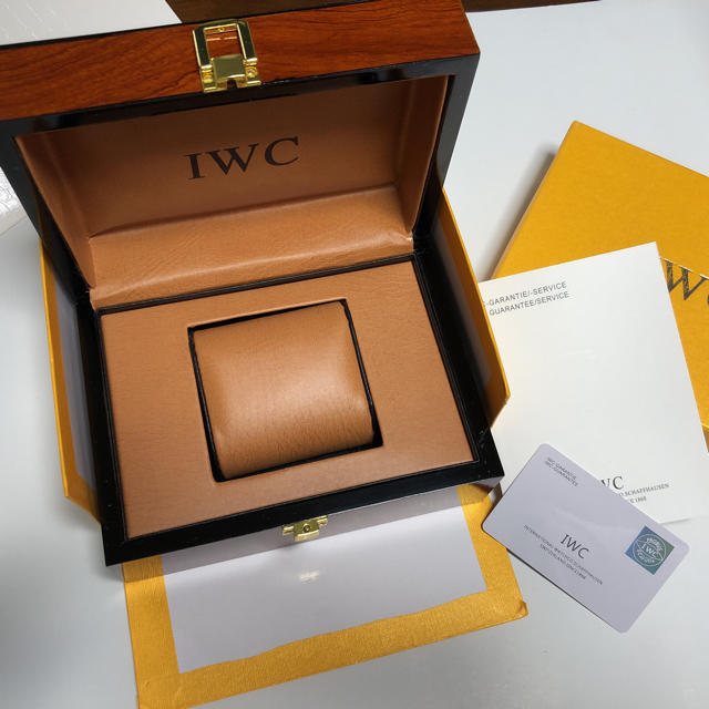 IWC(インターナショナルウォッチカンパニー)のIWCのBOXとギャラテーカード　ショップ袋　取説 メンズの時計(腕時計(アナログ))の商品写真