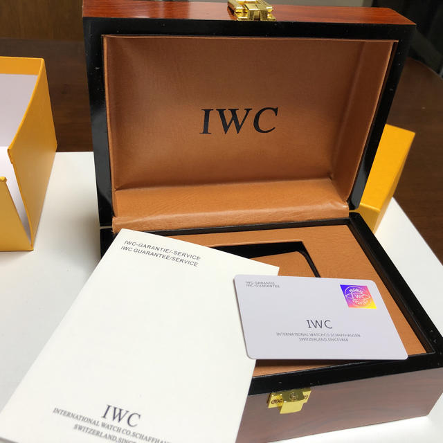 IWC(インターナショナルウォッチカンパニー)のIWCのBOXとギャラテーカード　ショップ袋　取説 メンズの時計(腕時計(アナログ))の商品写真