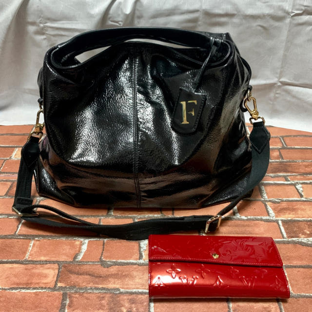 Furla(フルラ)のFURLA ショルダーバッグ　2way エナメル　ブラック レディースのバッグ(ショルダーバッグ)の商品写真