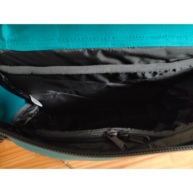 THE NORTH FACE(ザノースフェイス)の定価17600円❢ノースフェイス　ヒューズボックス2 30L　リュック　グリーン メンズのバッグ(バッグパック/リュック)の商品写真
