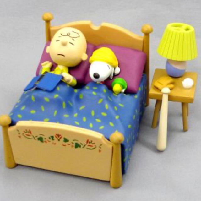 SNOOPY(スヌーピー)のスヌーピー　フィギュア　★ BED：OFF -ベッドオフ-(布団：青) ★ エンタメ/ホビーのフィギュア(アニメ/ゲーム)の商品写真