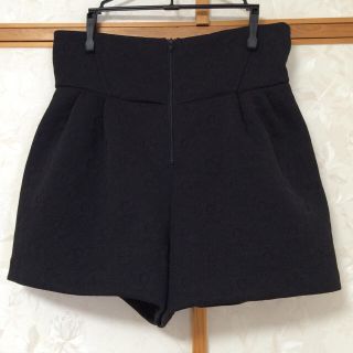 スナイデル(SNIDEL)のスナイデル❤️フラワーエンボス(ショートパンツ)