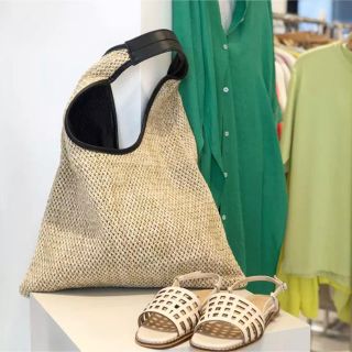 ザラ(ZARA)の[ベージュ✨]かごバッグ風　ショルダー トートバッグ(トートバッグ)