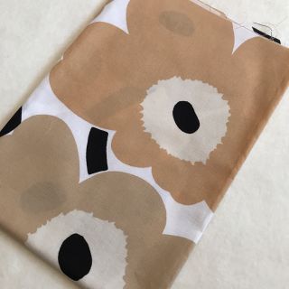 マリメッコ(marimekko)のマリメッコ　生地　ピエニウニッコ ベージュ　70×50cm(生地/糸)