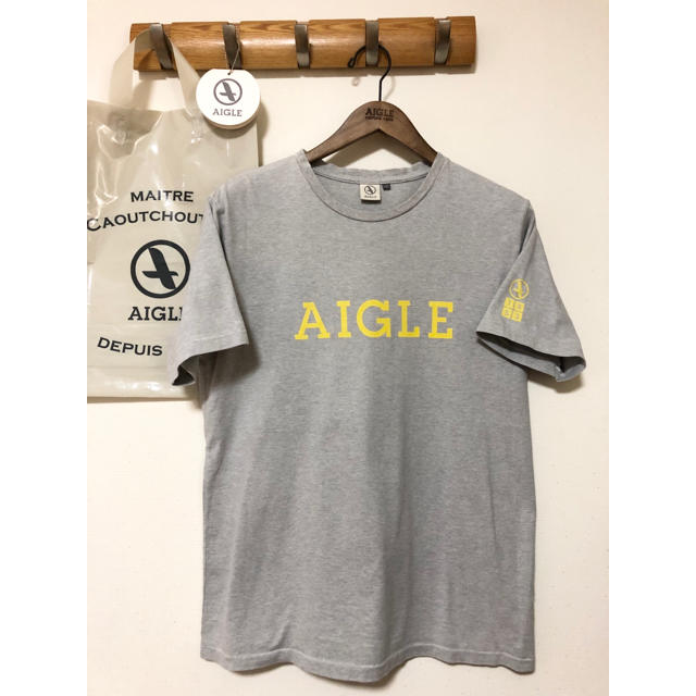 AIGLE(エーグル)のAIGLE／エーグル◆定番無地ロゴTシャツ◆Lサイズ◆グレー地&イエロープリント メンズのトップス(Tシャツ/カットソー(半袖/袖なし))の商品写真