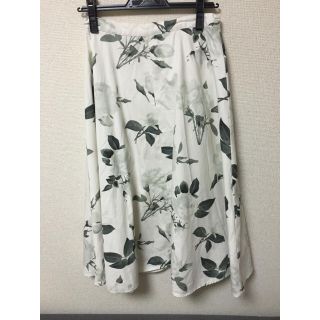 マウジー(moussy)の花柄スカート(ひざ丈スカート)