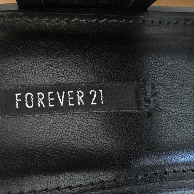 FOREVER 21(フォーエバートゥエンティーワン)のグリッターサンダル レディースの靴/シューズ(サンダル)の商品写真