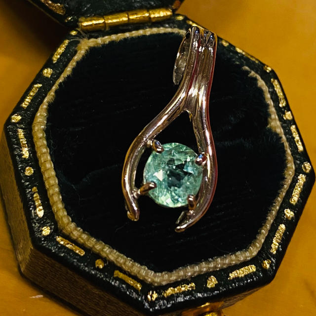 蔵 18Kゴールド天然エメラルドペンダント 0.1ct 回転指針 豪華な
