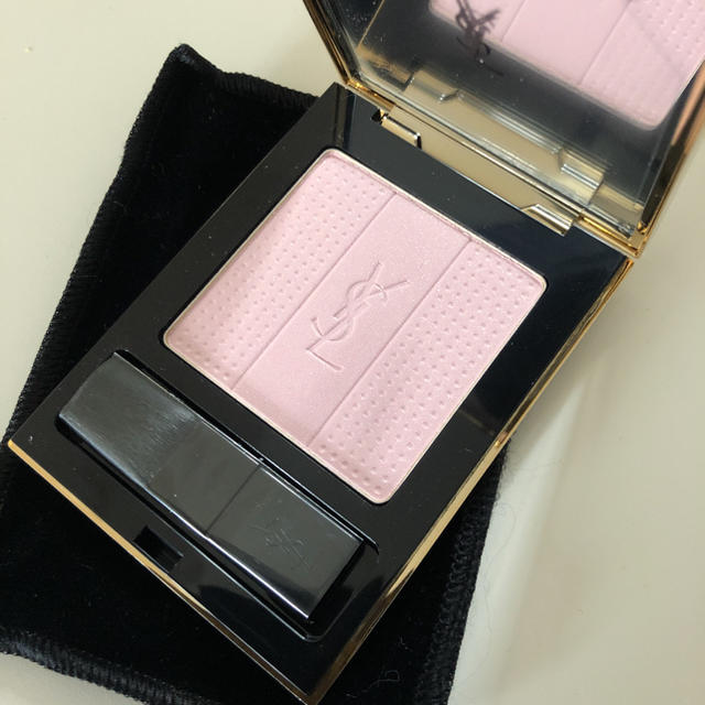 Yves Saint Laurent Beaute(イヴサンローランボーテ)のお値下げ♡新品未使用♡イヴサンローラン　限定　フェイスパウダー　 コスメ/美容のベースメイク/化粧品(フェイスパウダー)の商品写真