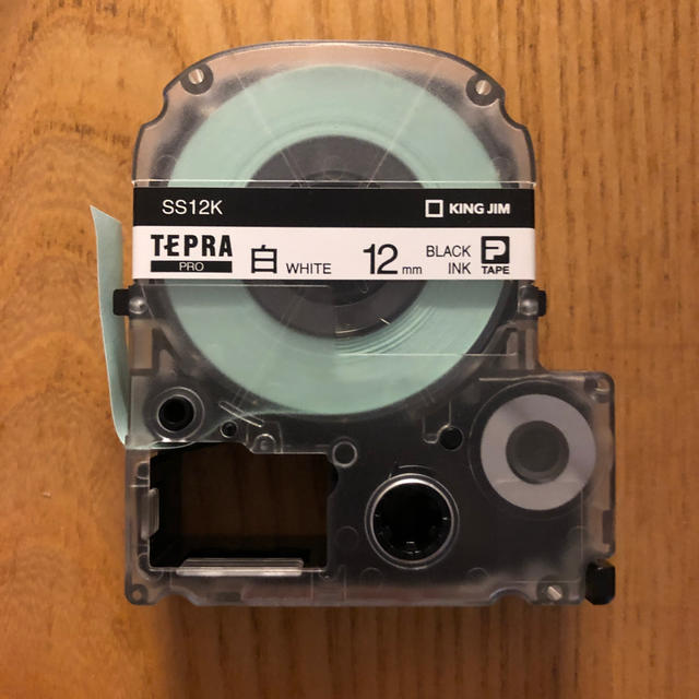 キングジム(キングジム)のテプラ　テープ12mm 白 インテリア/住まい/日用品の文房具(テープ/マスキングテープ)の商品写真