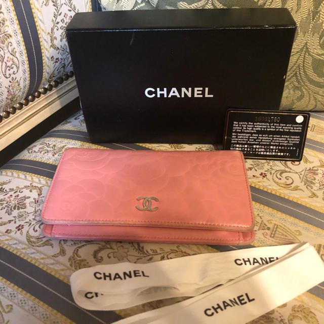 CHANEL(シャネル)のCHANEL♥️長財布カメリア正規品 レディースのファッション小物(財布)の商品写真