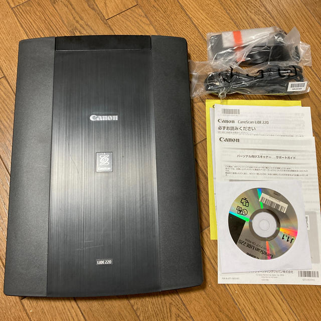 Canon(キヤノン)のCanon CanoScan LiDE 220 スキャナー スマホ/家電/カメラのPC/タブレット(PC周辺機器)の商品写真