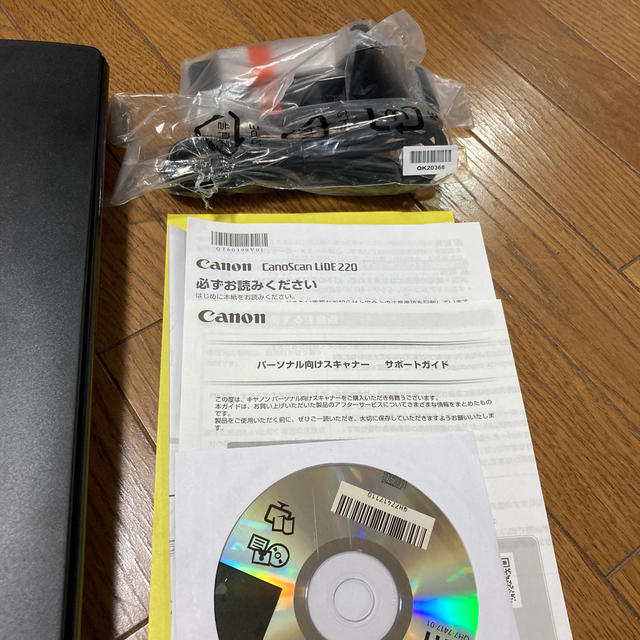 Canon(キヤノン)のCanon CanoScan LiDE 220 スキャナー スマホ/家電/カメラのPC/タブレット(PC周辺機器)の商品写真