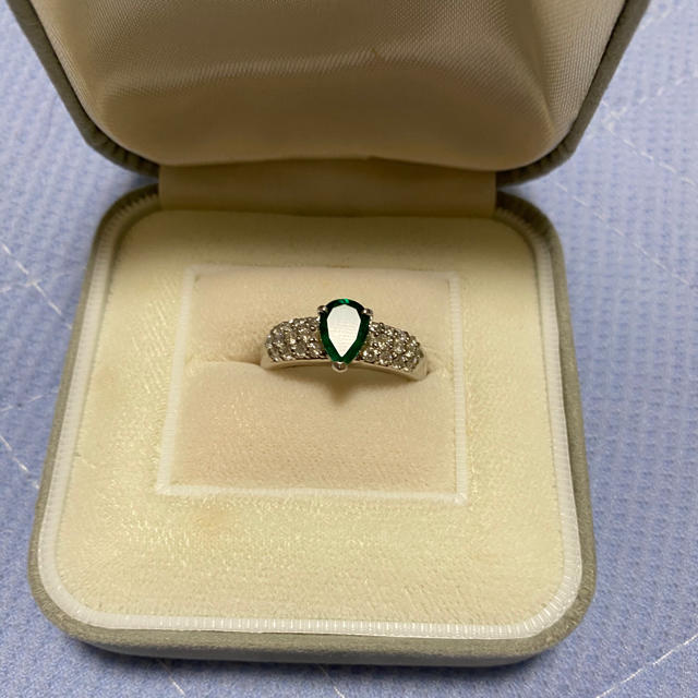 プラチナ900ダイヤモンド、エメラルド付き指輪のサムネイル