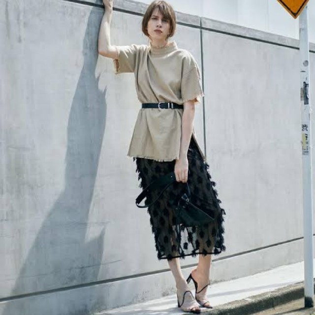 Ameri VINTAGE(アメリヴィンテージ)のFRINGE HEM SLIT LONG TOP  レディースのトップス(Tシャツ(長袖/七分))の商品写真